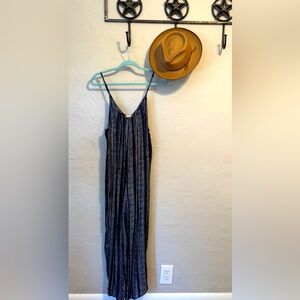 Hem & Thread Sz M romper jumpsuit, navy & white. Cool, flowy